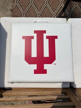 NCAA White Seat Cushion with Red Indiana Hoosiers Logo